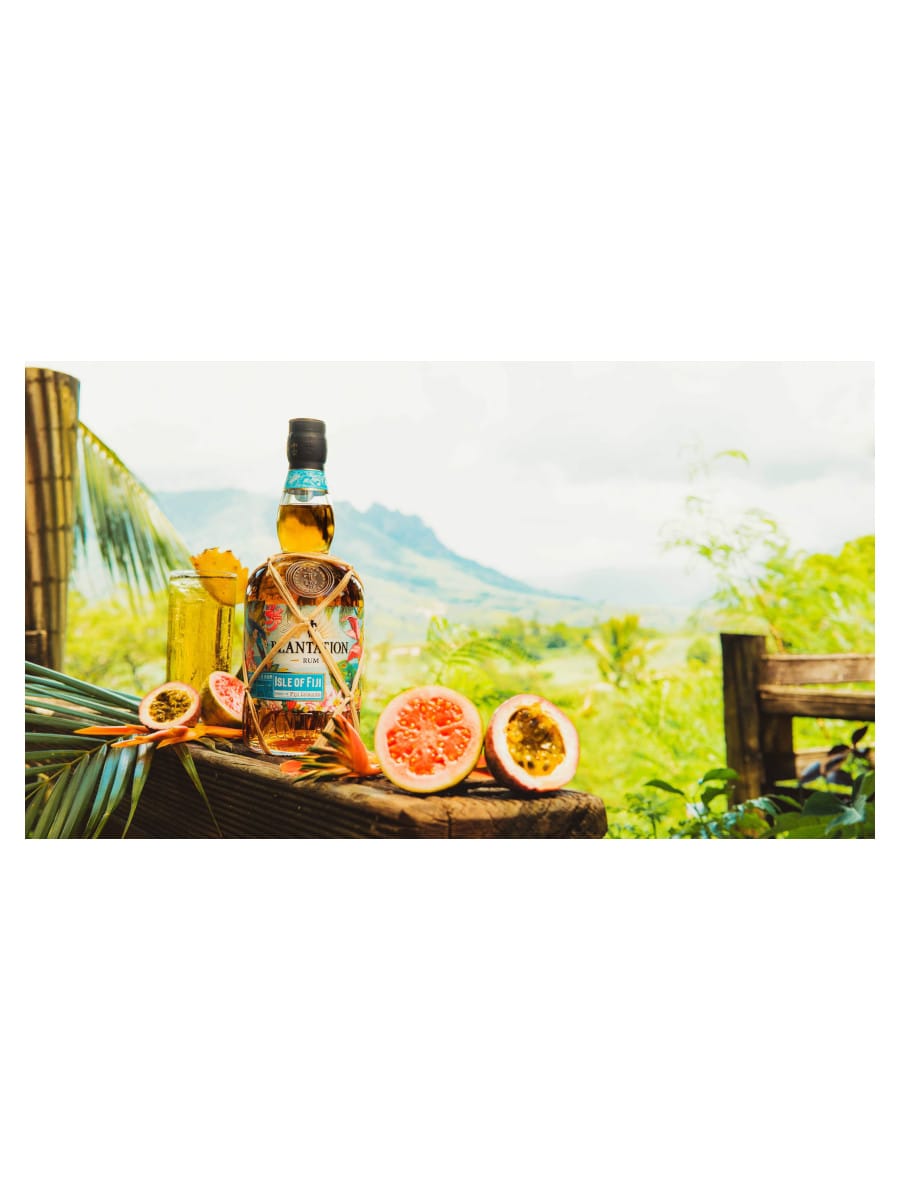 & - - Vin Rasch 70 Isle Fiji CL 40% Plantation Rum of Spiritus